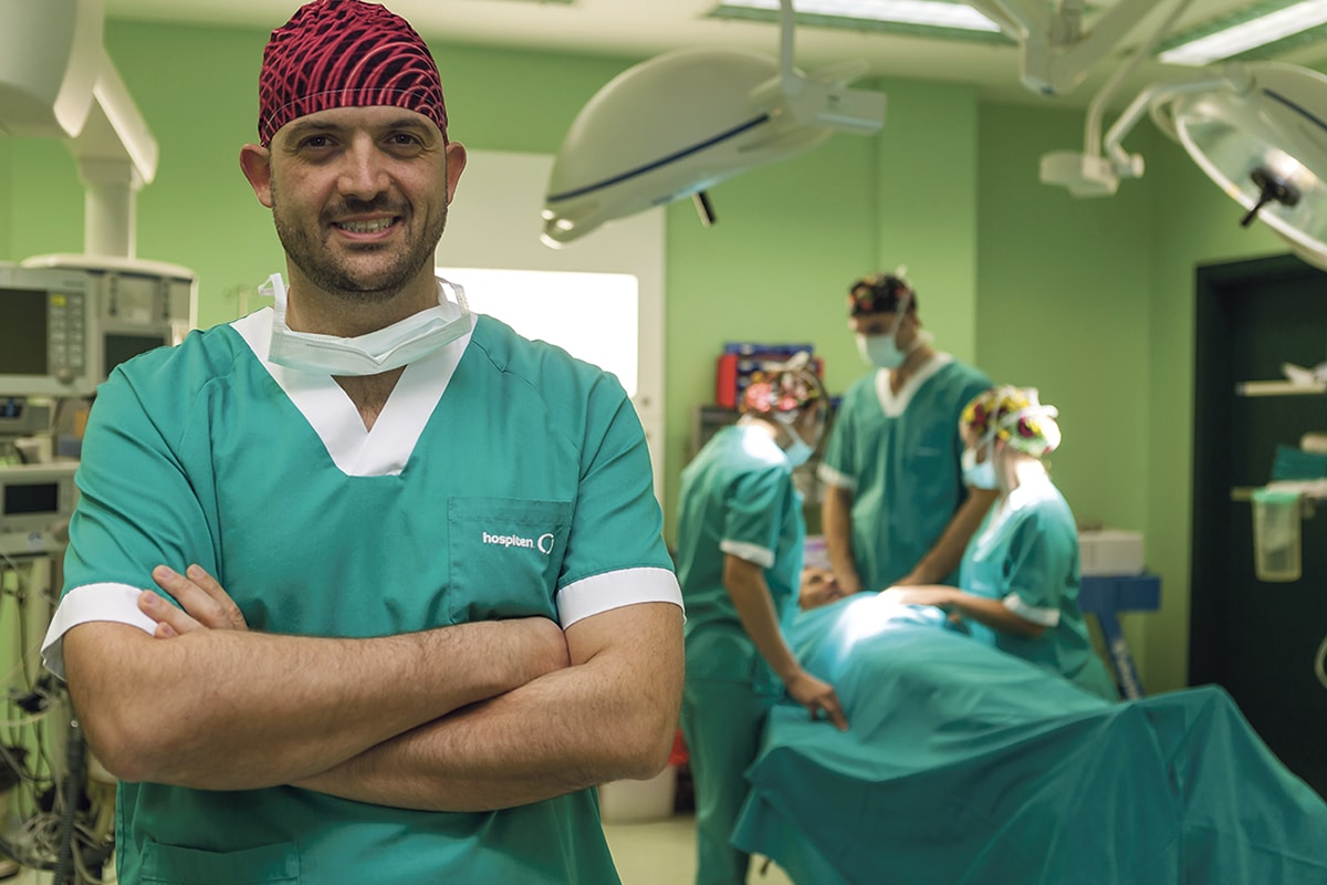 El prestigioso traumatólogo Manuel Vides se une al equipo médico de Hospiten