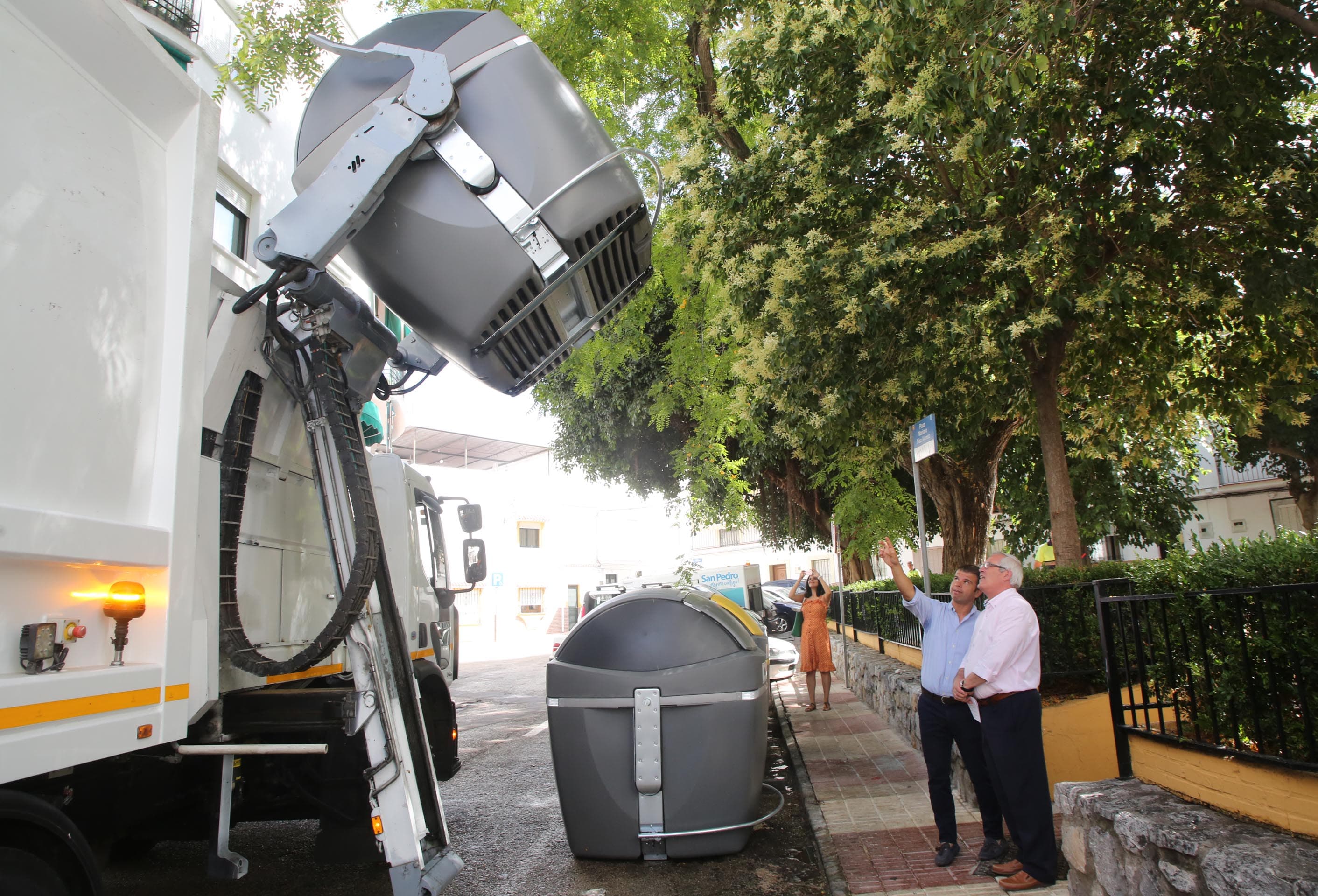 San Pedro incorpora 395 contenedores de carga lateral que triplican su capacidad